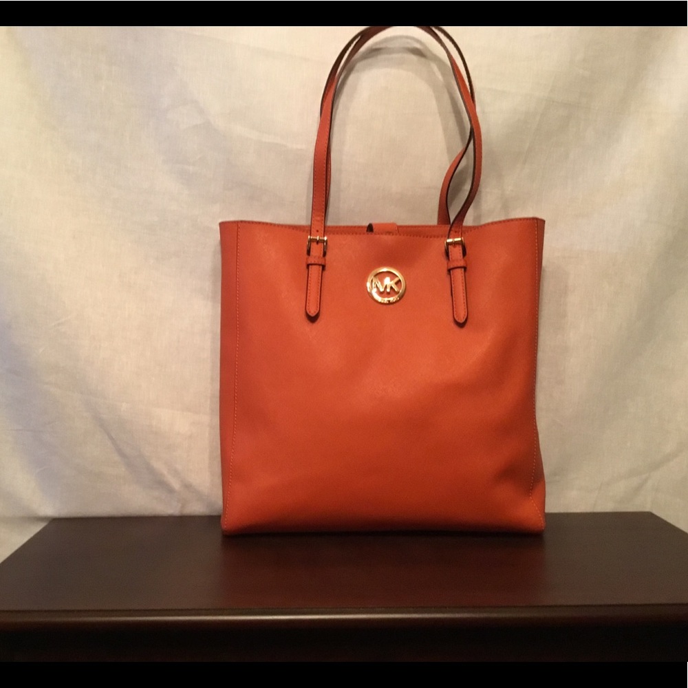 Micheal Kors purse